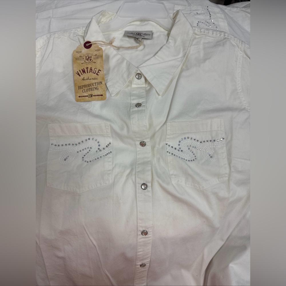 NWT. Western. Rodeo Women’s Shirt White, Pearly Button Down Long Sleeve Top. 2XL